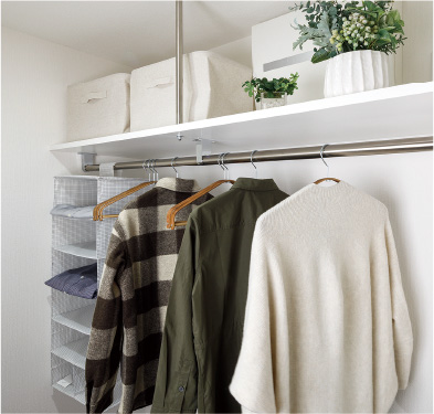 Walk-In CLOSET